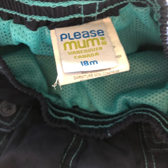 Boys pull on cargo style shorts 18 months - Picture 2 of 3